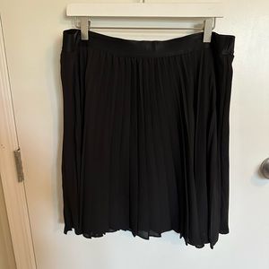 Express Short Black Pleated Skirt